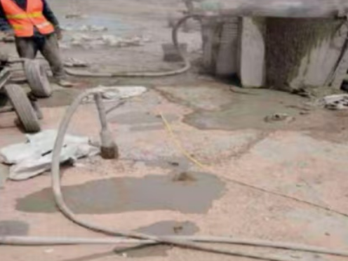 贵池水泥混凝土路面板底注浆技术 路面脱空注浆整治方案