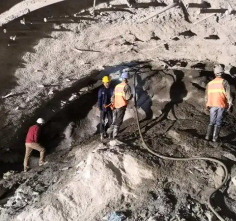 贵池拱顶带模注浆料的施工流程及注意事项